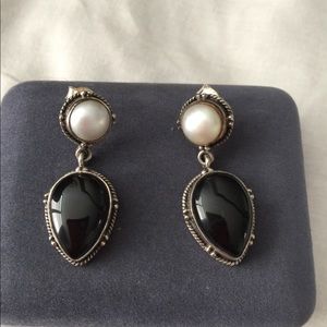 Sterling women’s earrings original pearl and onix stone